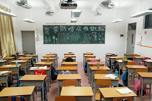 為什麽選用LED教室護眼燈LED黑（hēi）板燈，目前學生近視率的基本現狀