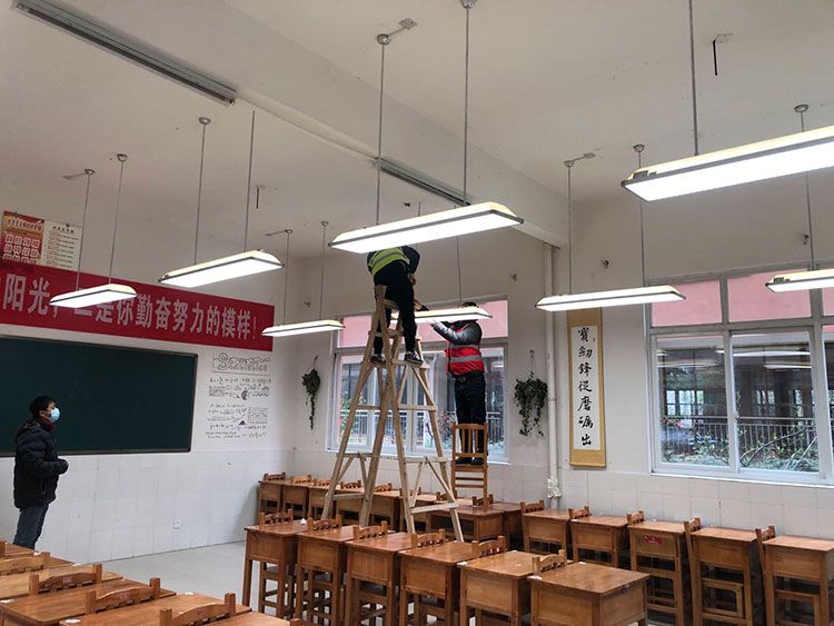 中小學教室護眼燈光實施（shī）案例改造前後效果對比
