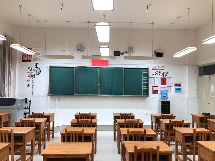 教室燈黑板（bǎn）燈LED護眼燈教室（shì）照明燈具校園照明燈具安裝標準