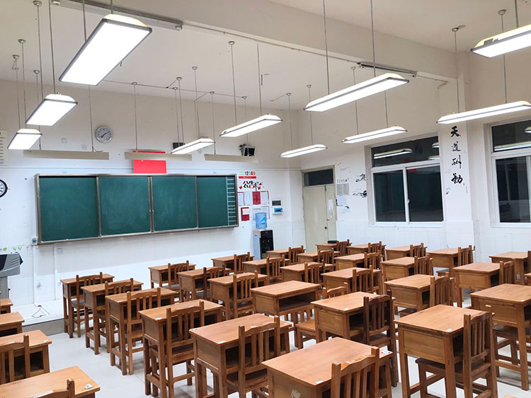 LED教室燈黑板燈護（hù）眼燈（dēng）有用嗎（ma）家裏（lǐ）可以（yǐ）安裝護眼燈嗎 